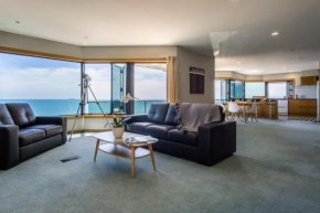 Waterfront On Woolcombe, New Plymouth
